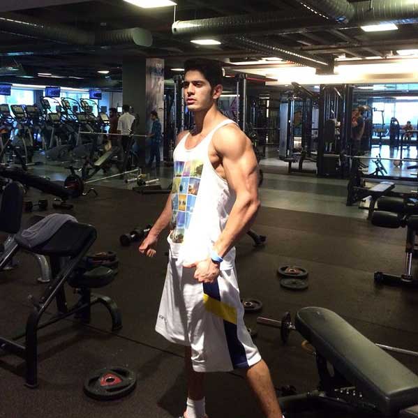 İsacan Akhan, çalıştığı spor salonunda.