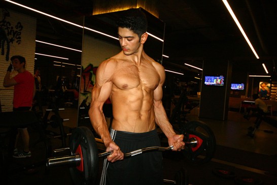 İsacan Akhan - Burbell Curl