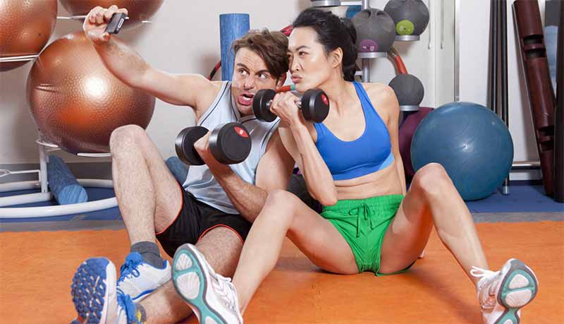 Spor salonlarında selfie modasını abartmamak gerek.