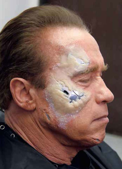Arnold bir hayli keyifli görünüyor